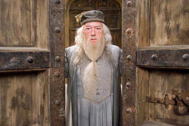 4 điểm mấu chốt về thầy Dumbledore bị Harry Potter cắt bỏ gây bức xúc